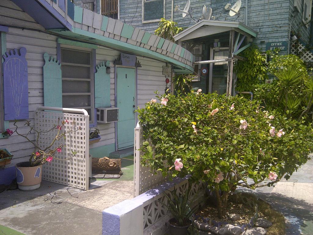 Arawak Inn Nassau Exterior foto