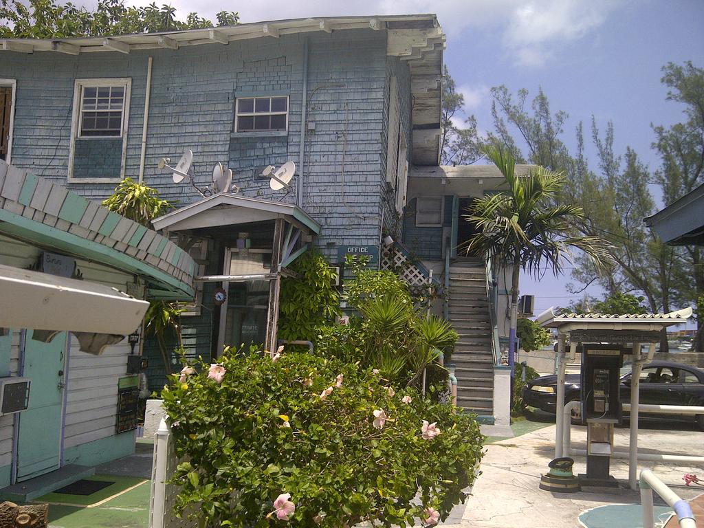 Arawak Inn Nassau Exterior foto