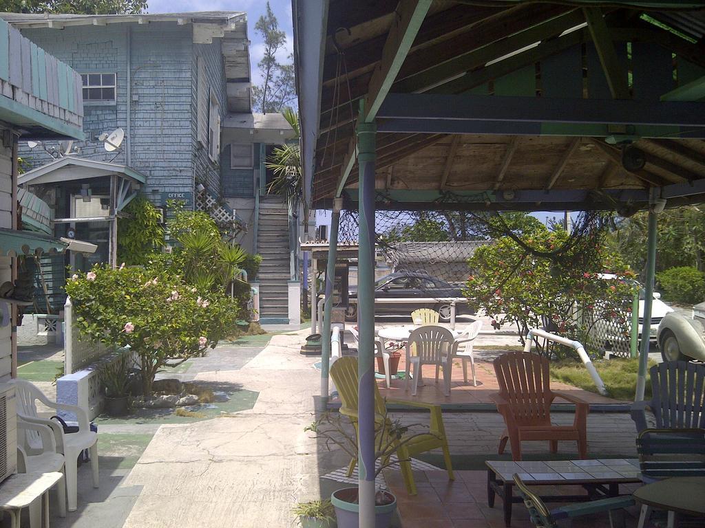 Arawak Inn Nassau Exterior foto