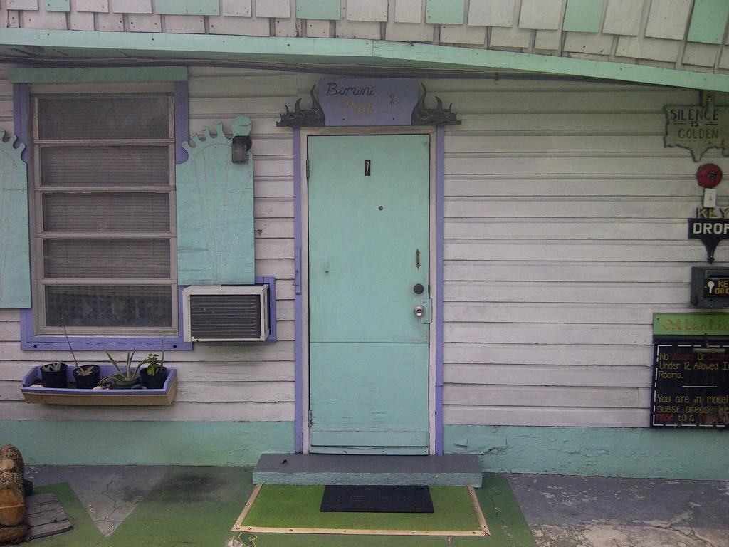 Arawak Inn Nassau Exterior foto